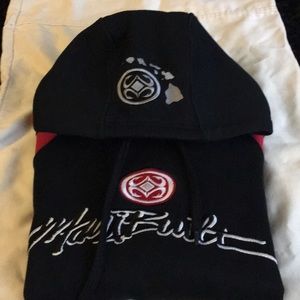 Used men’s large maui built hoodie.